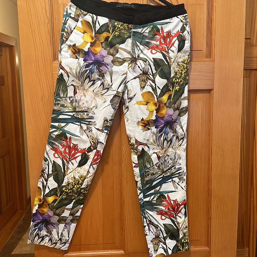 Printed Jungle Floral Pants with side pockets